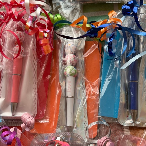 💐🩷💐 BLINGED OUT CUSTOM PEN AND NOTEPAD BUNDLE 💐🩷💐 - Picture 7 of 16